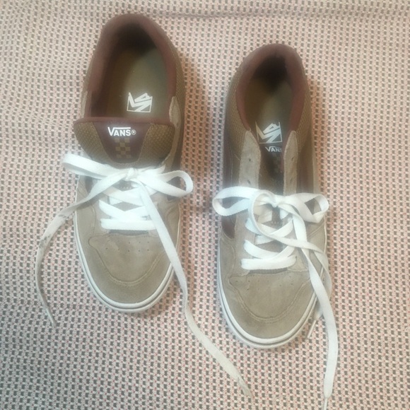 VANS - Picture 1 of 6